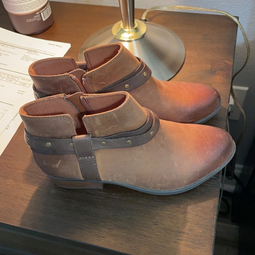 Clarks Womens' Addiy Zoie Cognac Leather Booties Size 5 1/2
